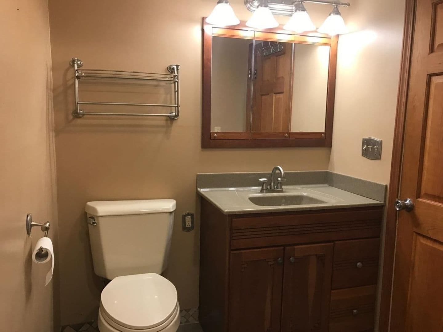 Rock Island House: 1239 26th Ave