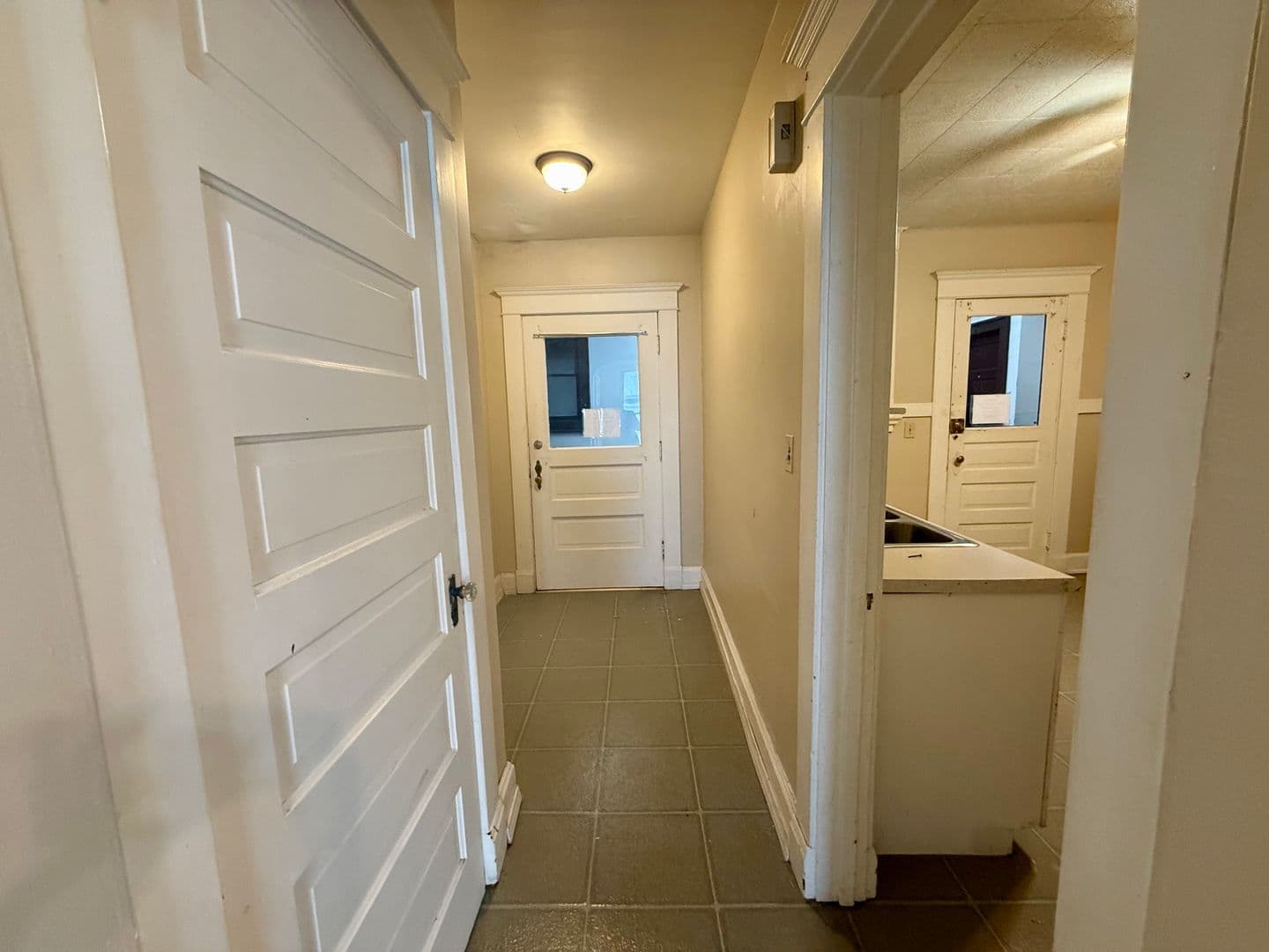 Davenport Apartment: 811 E 14th St.