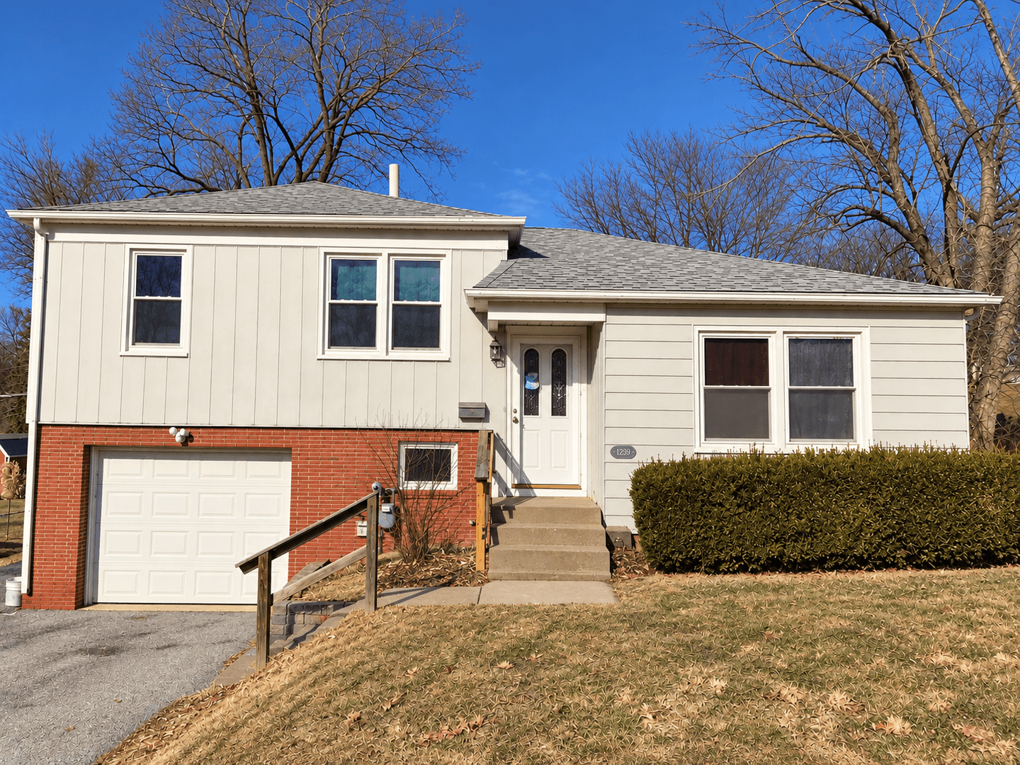 Rock Island House: 1239 26th Ave