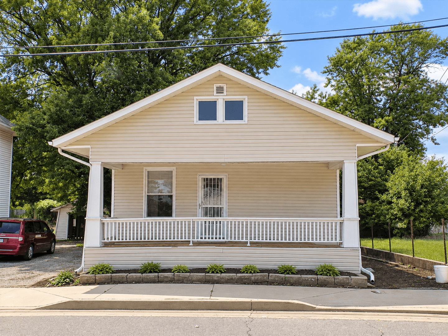 Galesburg House: 266 N Henderson St