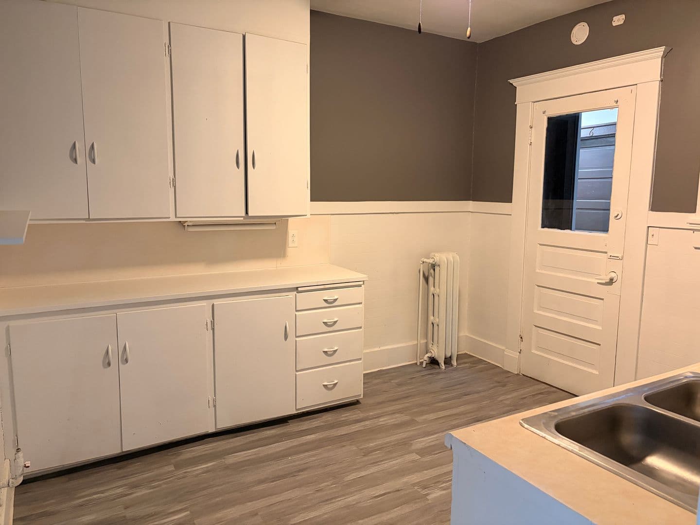 Davenport Apartment: 811 E 14th St.