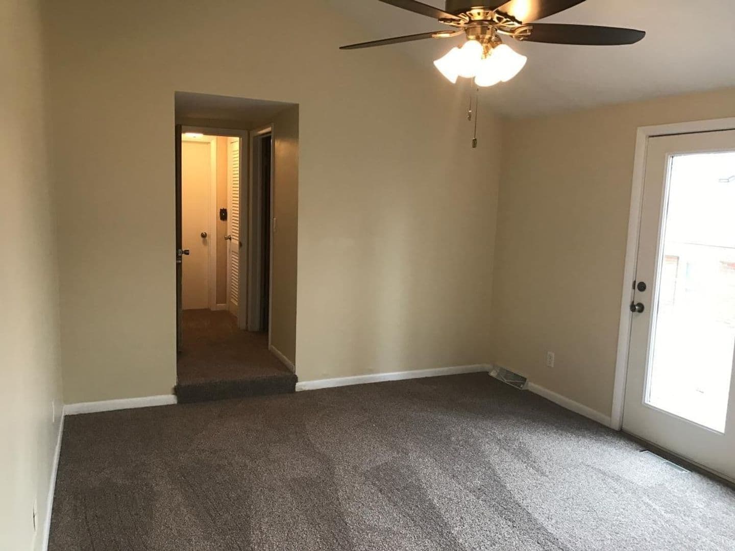 Rock Island House: 1239 26th Ave