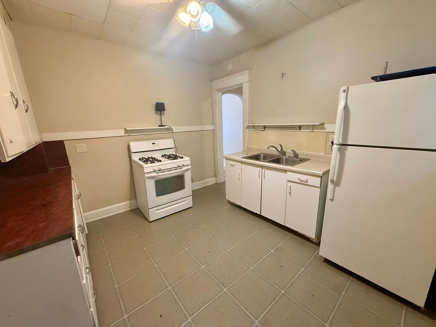 Davenport Apartment: 811 E 14th St.