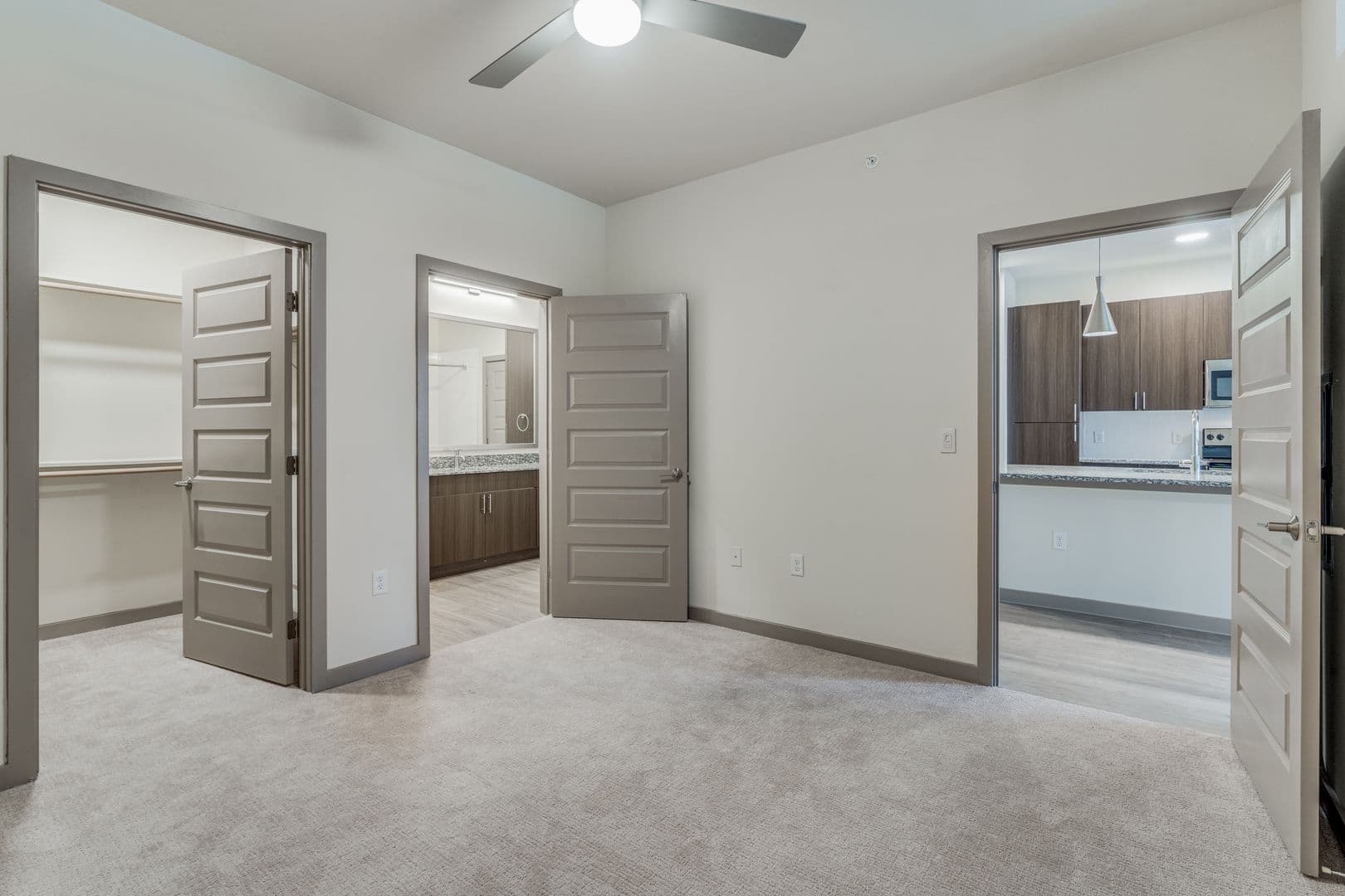 Georgetown Apartment: 120 Boselli Wy
