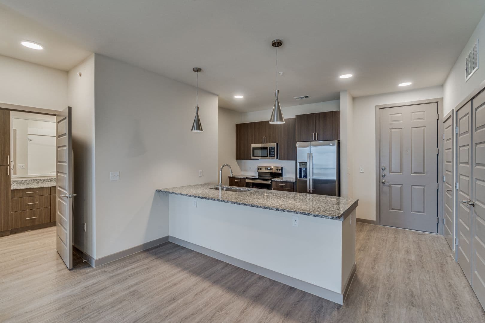 Georgetown Apartment: 120 Boselli Wy