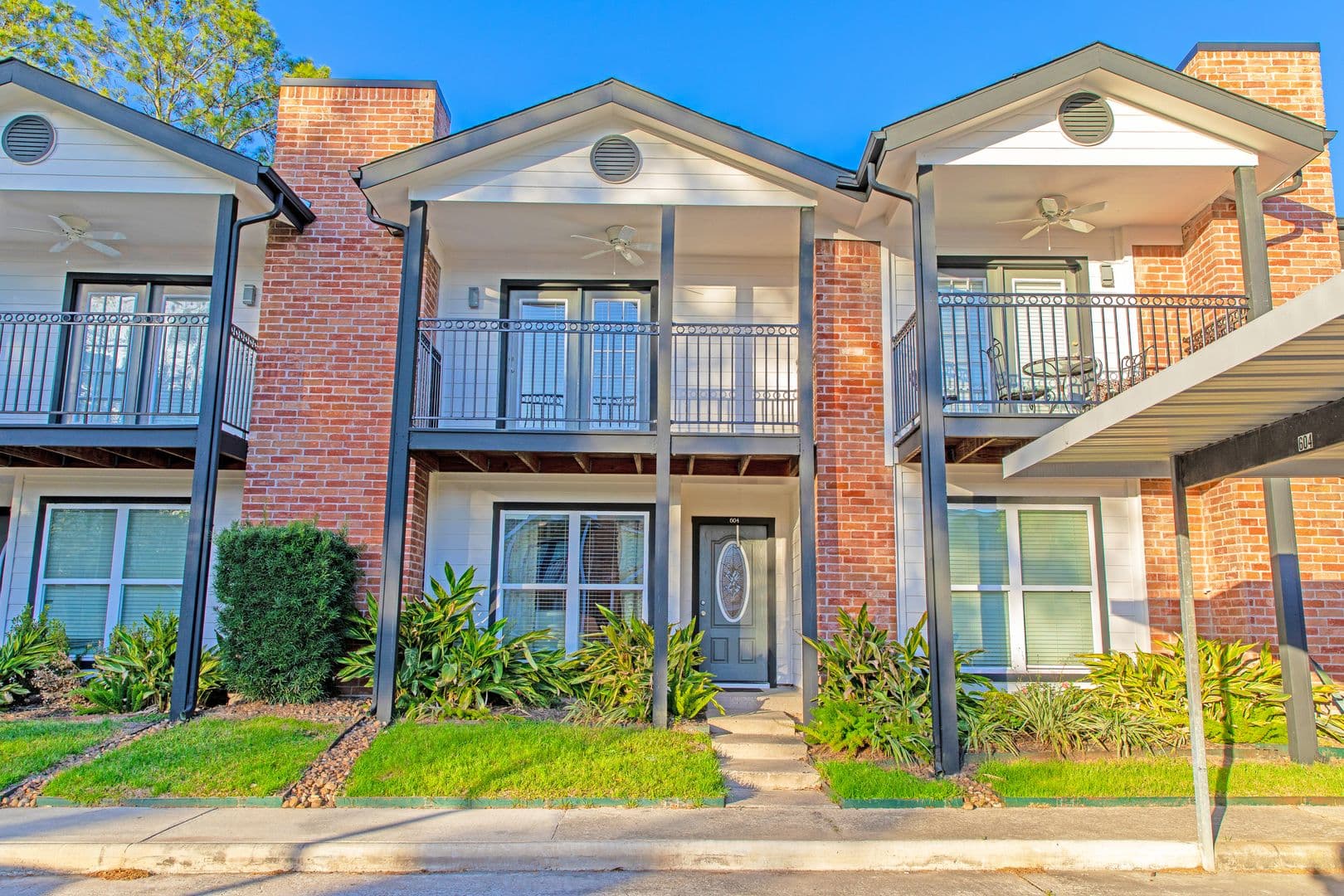 Houston Townhome: 601 Cypress Station