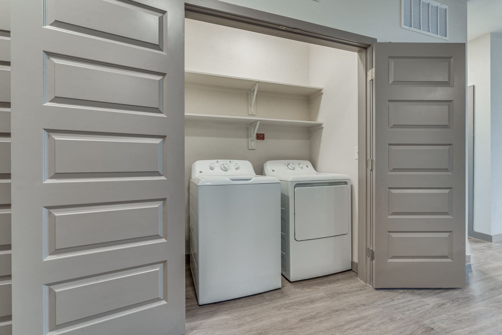 Georgetown Apartment: 120 Boselli Wy