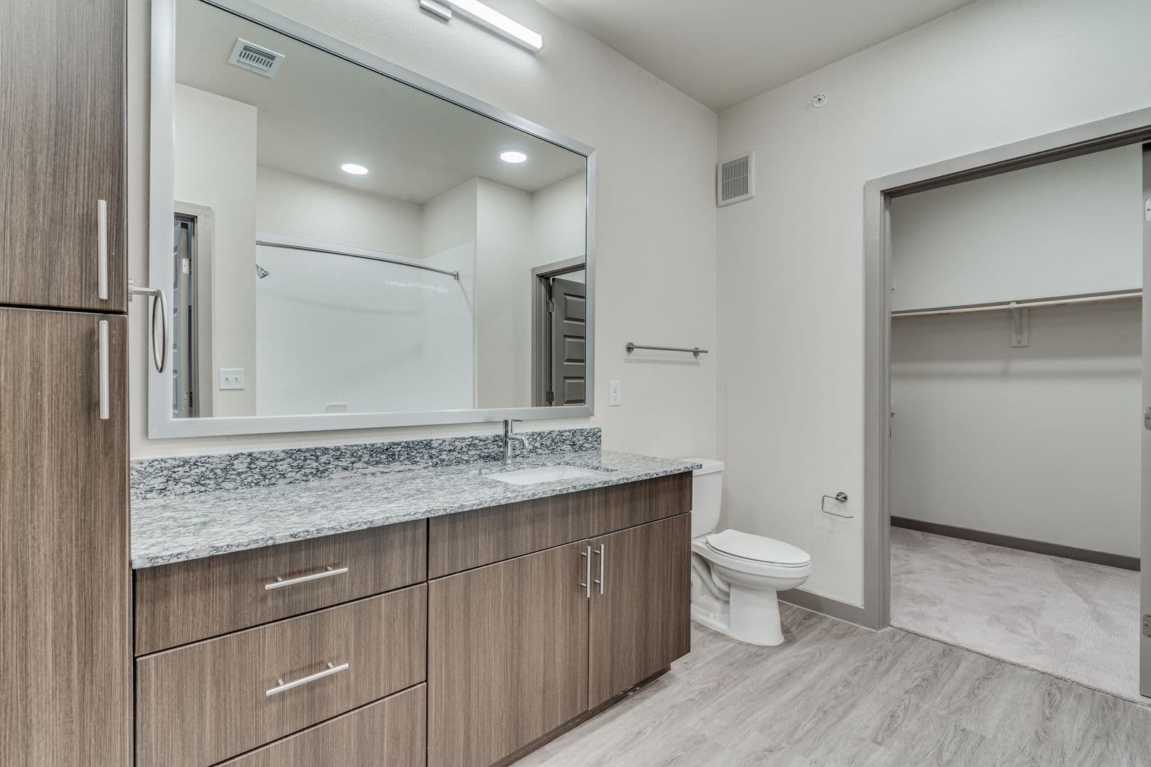 Georgetown Apartment: 120 Boselli Wy