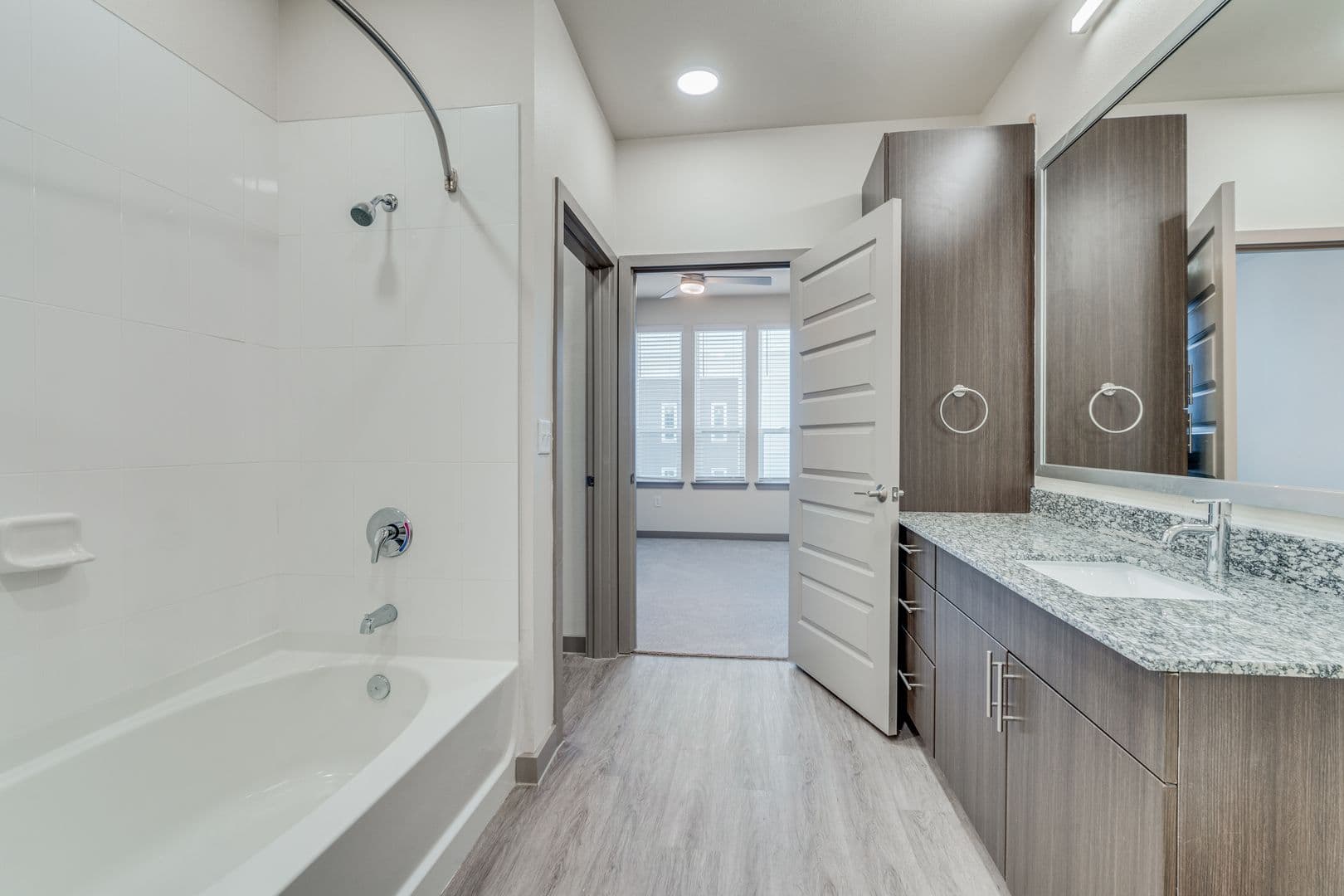 Georgetown Apartment: 120 Boselli Wy