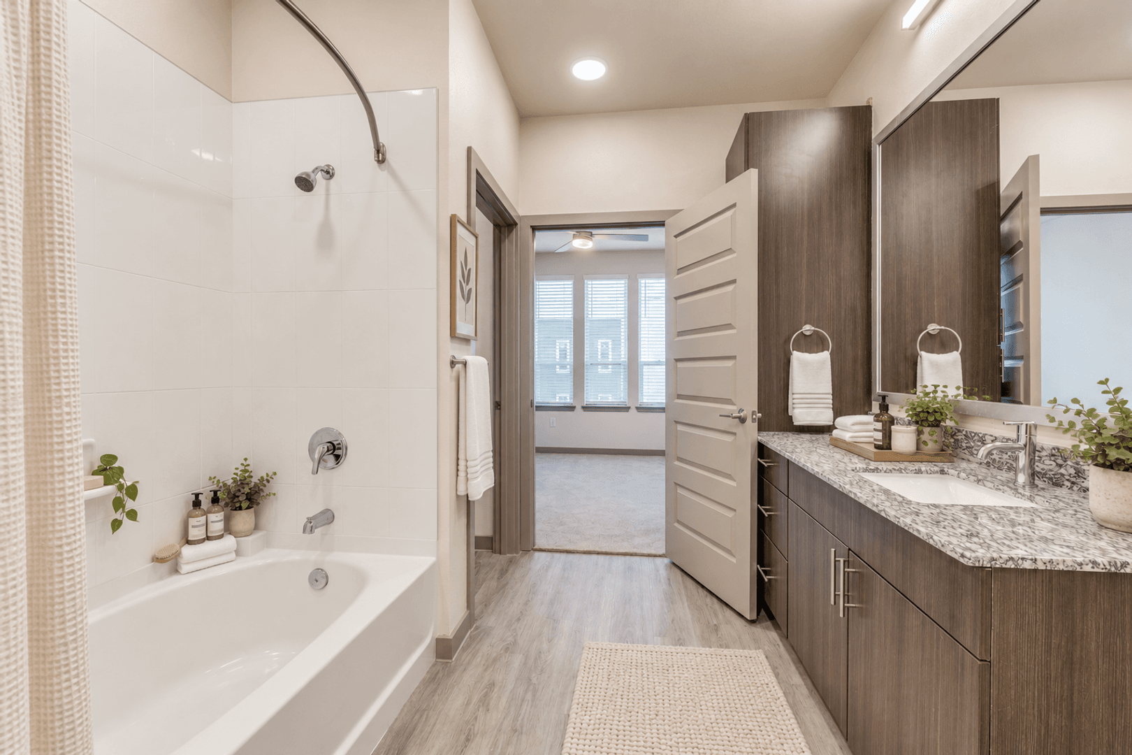 Georgetown Apartment: 120 Boselli Wy