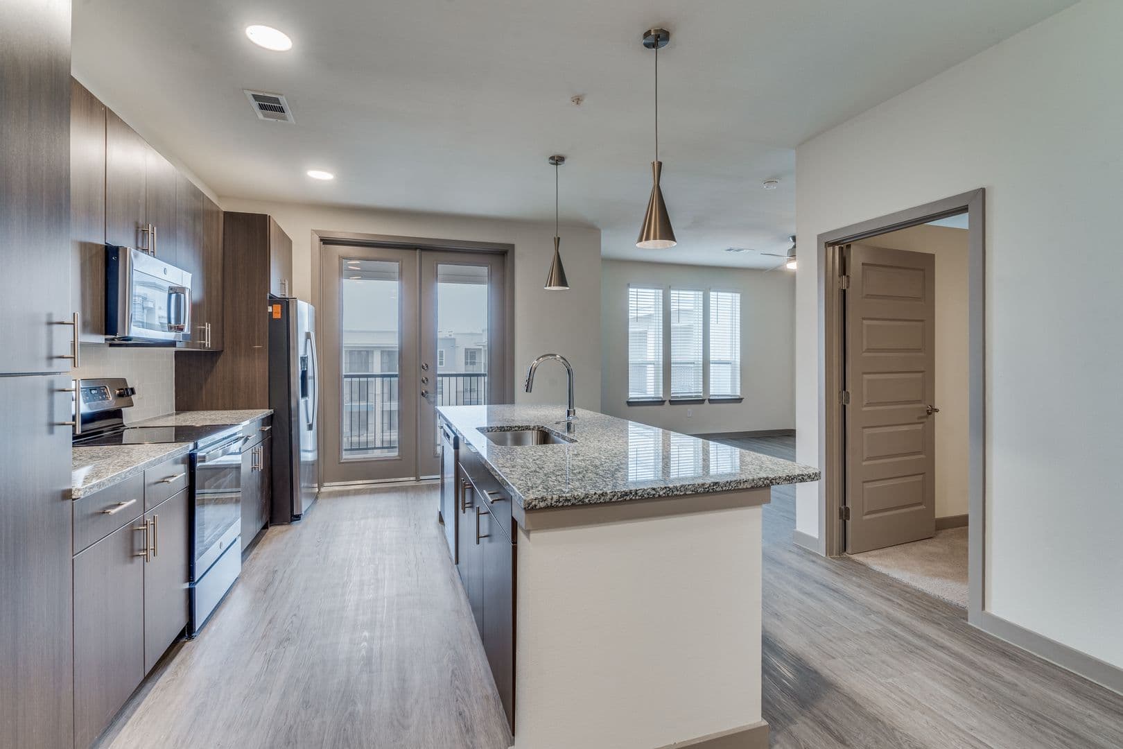 Georgetown Apartment: 120 Boselli Wy