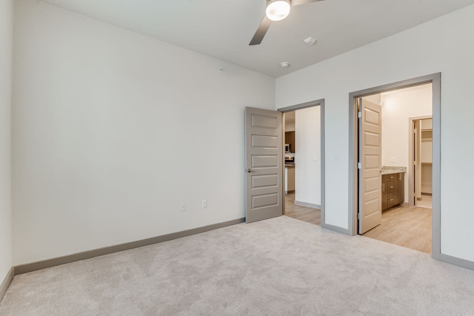 Georgetown Apartment: 120 Boselli Wy