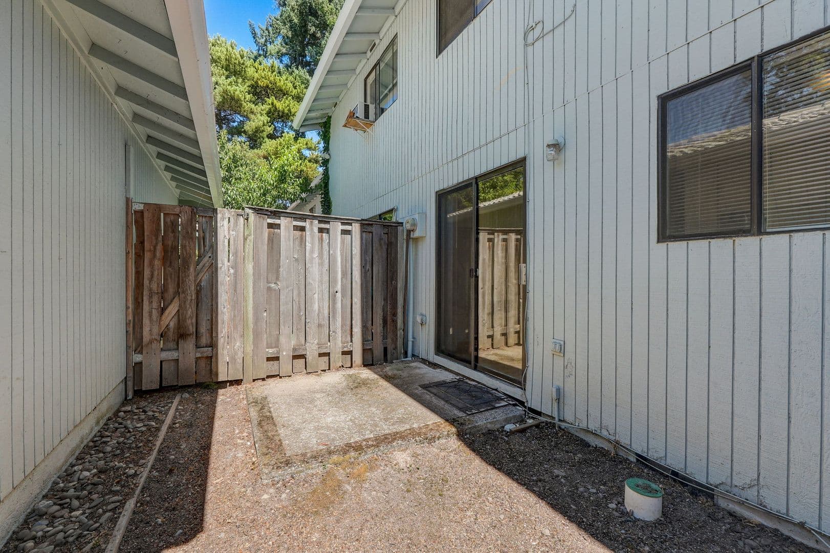 Hillsboro Apartment: 140 NE 47th Avenue