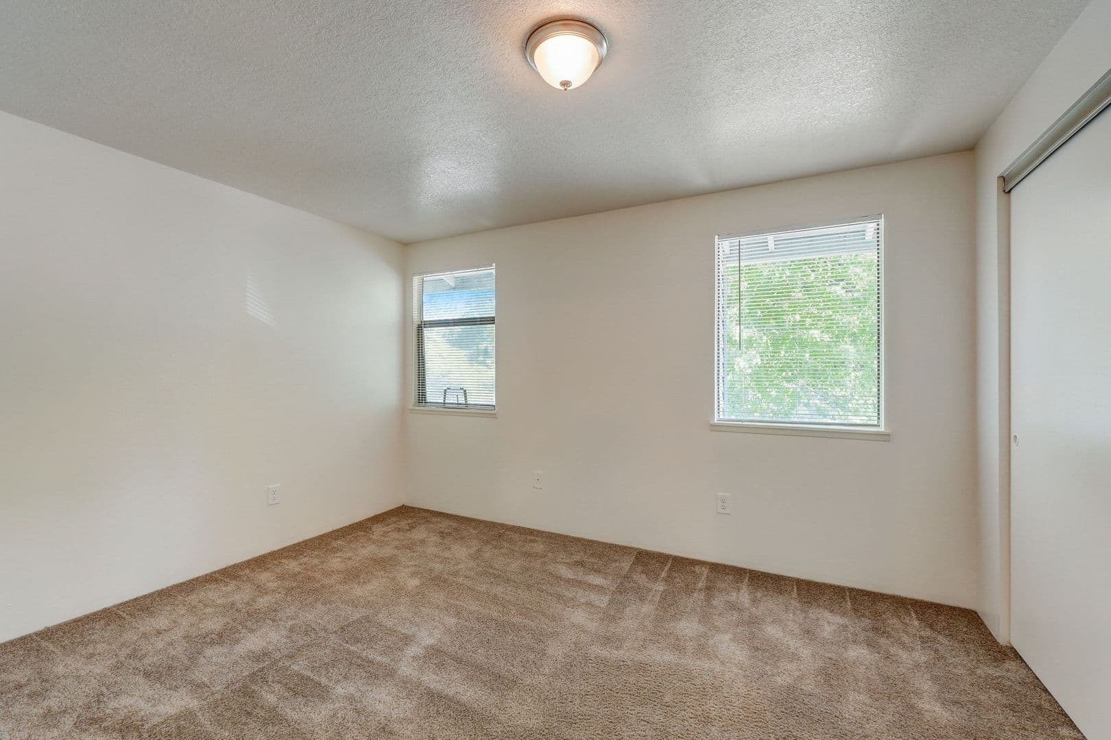 Hillsboro Apartment: 140 NE 47th Avenue