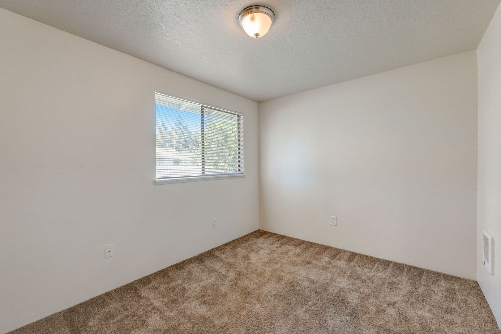 Hillsboro Apartment: 140 NE 47th Avenue