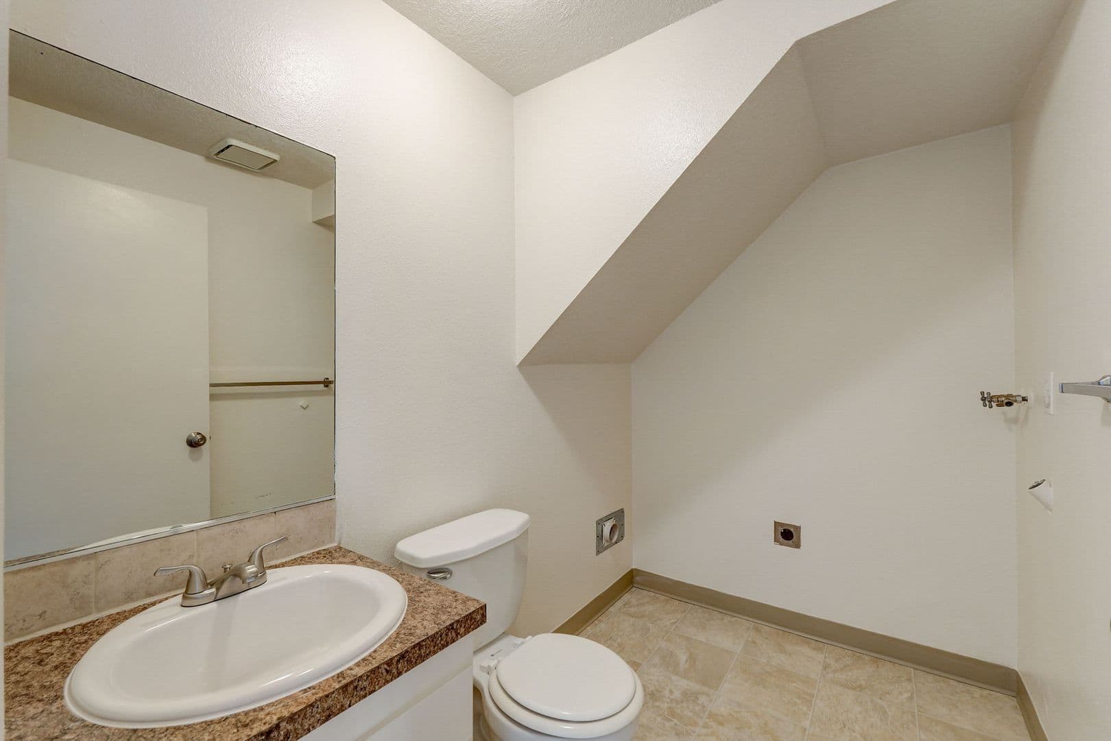 Hillsboro Apartment: 140 NE 47th Avenue