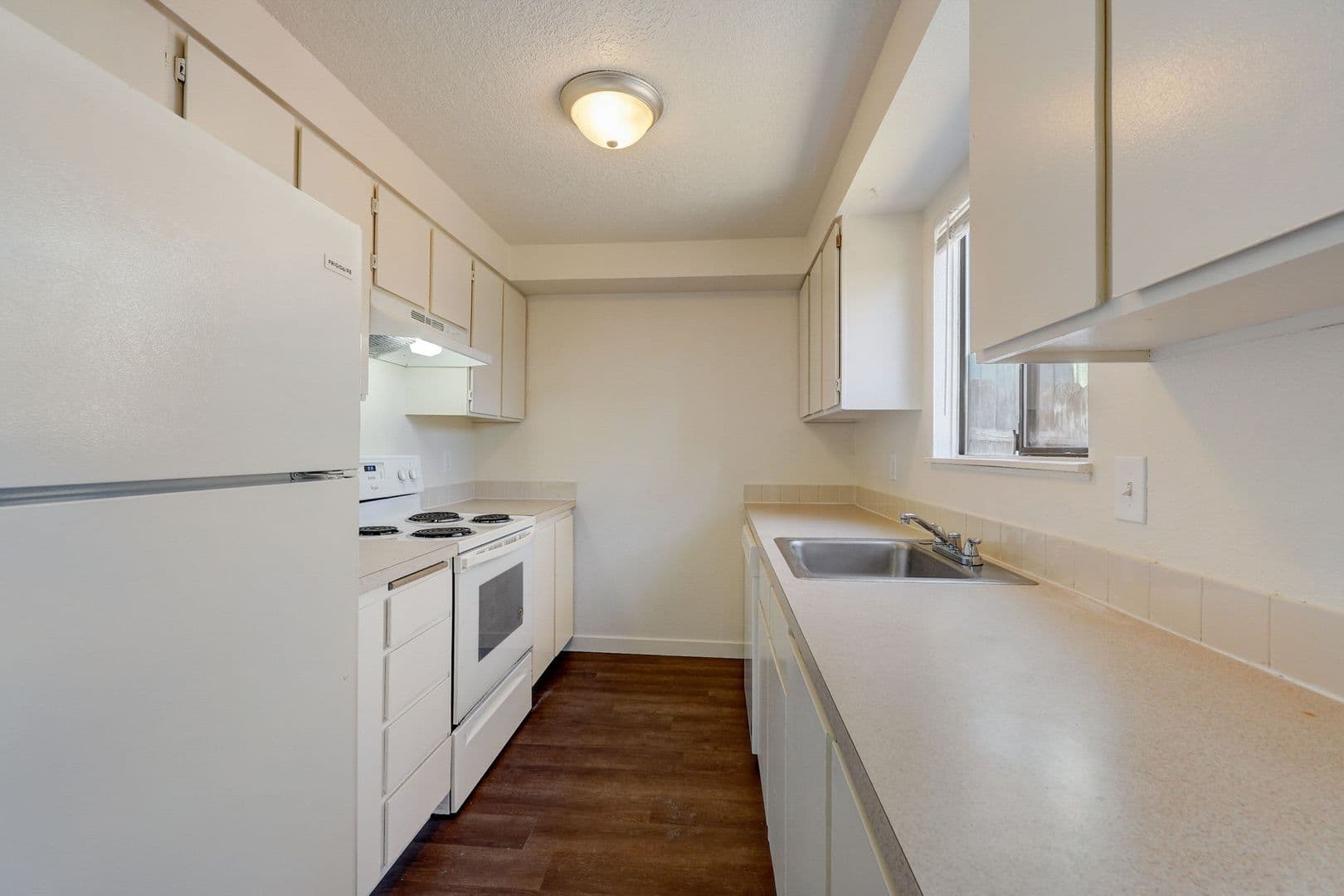 Hillsboro Apartment: 140 NE 47th Avenue