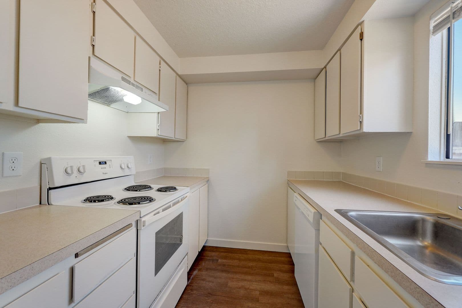 Hillsboro Apartment: 140 NE 47th Avenue