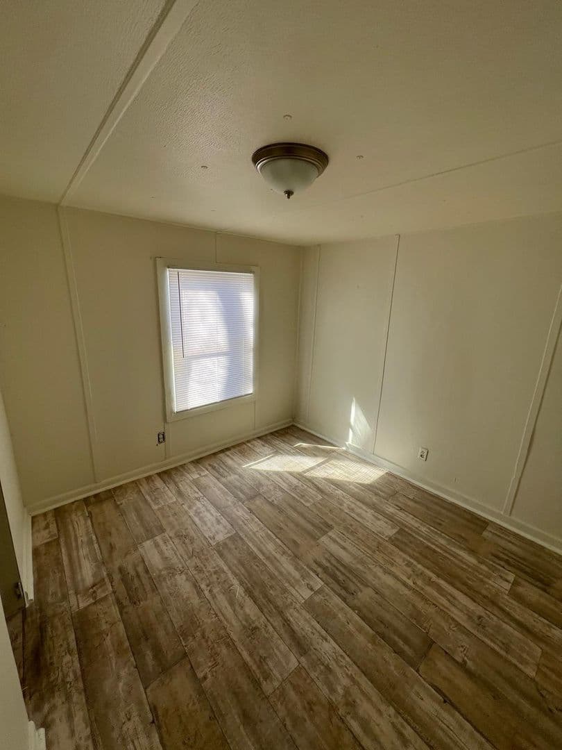 Marion Apartment: 64 Maple Lake Cove