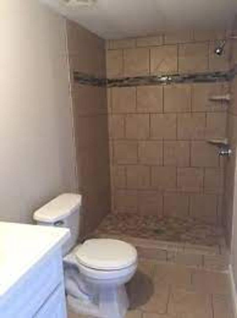 Marion Apartment: 200 Lakeshore Drive