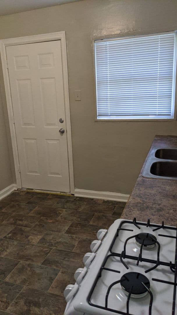 West Memphis Apartment: 2416 Thompson Ave