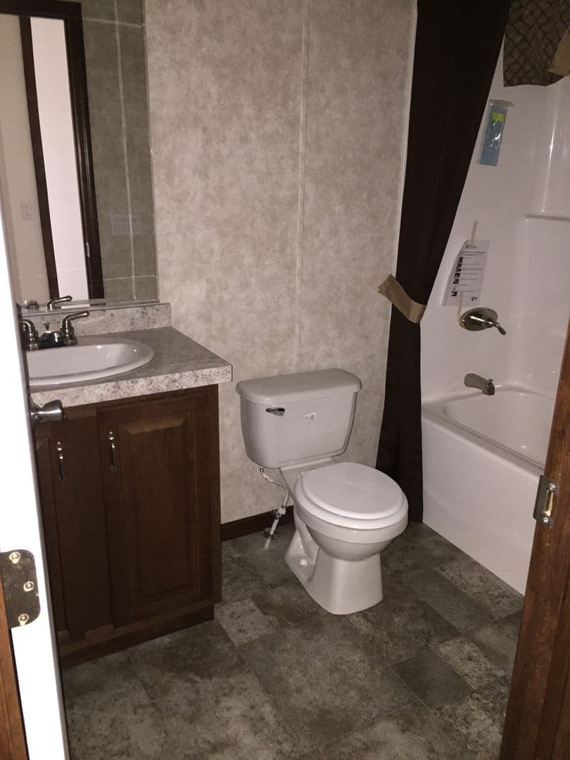 Marion Apartment: 57 Lakeshore Drive