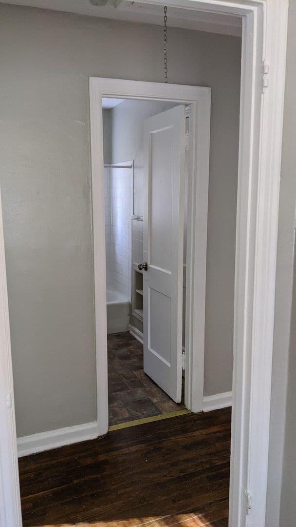 West Memphis Apartment: 2416 Thompson Ave