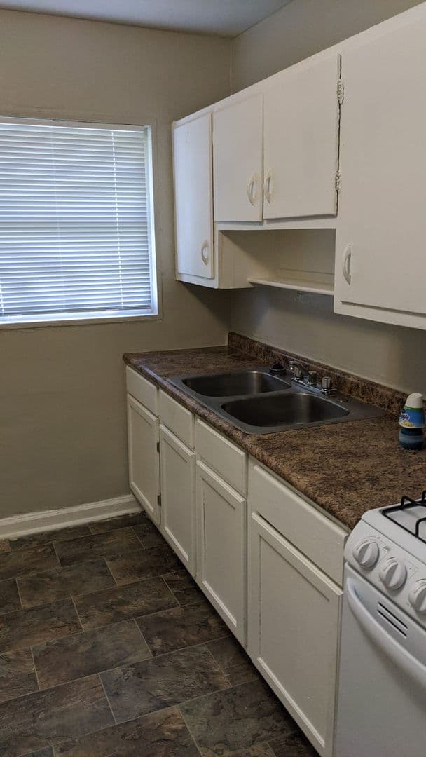 West Memphis Apartment: 2416 Thompson Ave