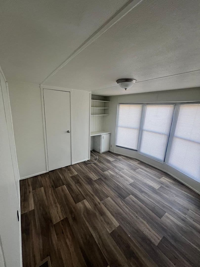 Marion Apartment: 43 Cedar Lake