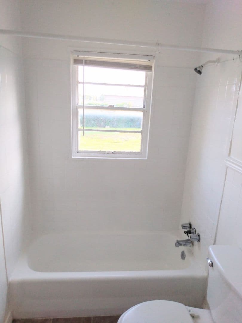 West Memphis Apartment: 2416 Thompson Ave