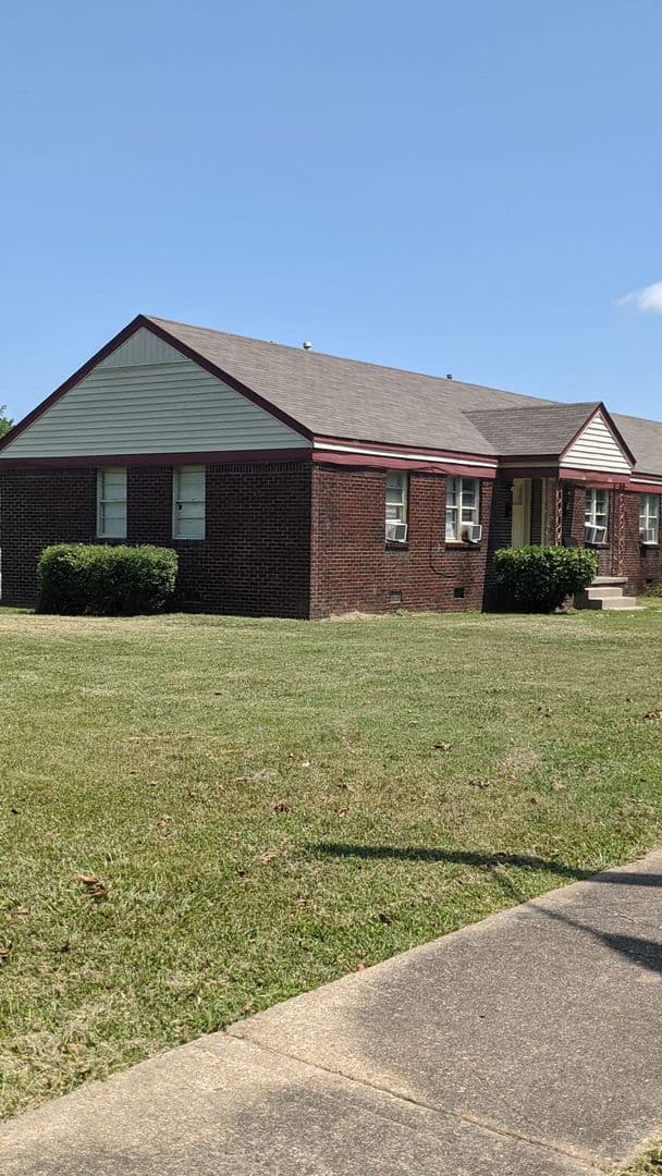 West Memphis Apartment: 2416 Thompson Ave