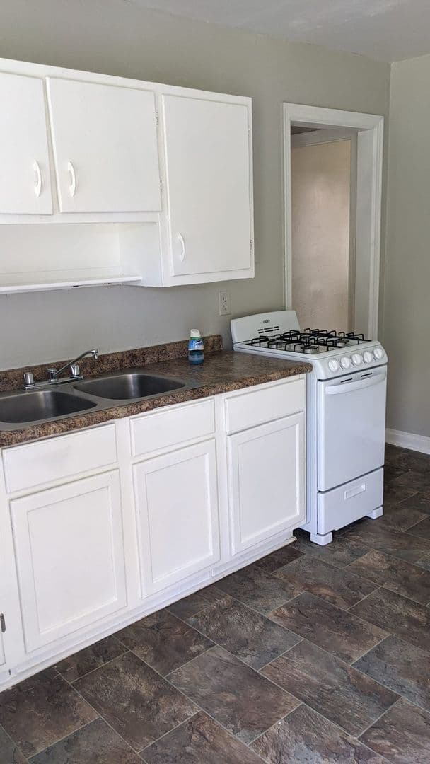 West Memphis Apartment: 2416 Thompson Ave