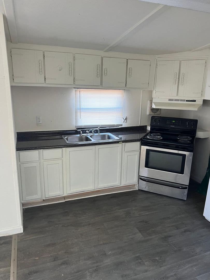 Marion Apartment: 162 Poplar lake Dr