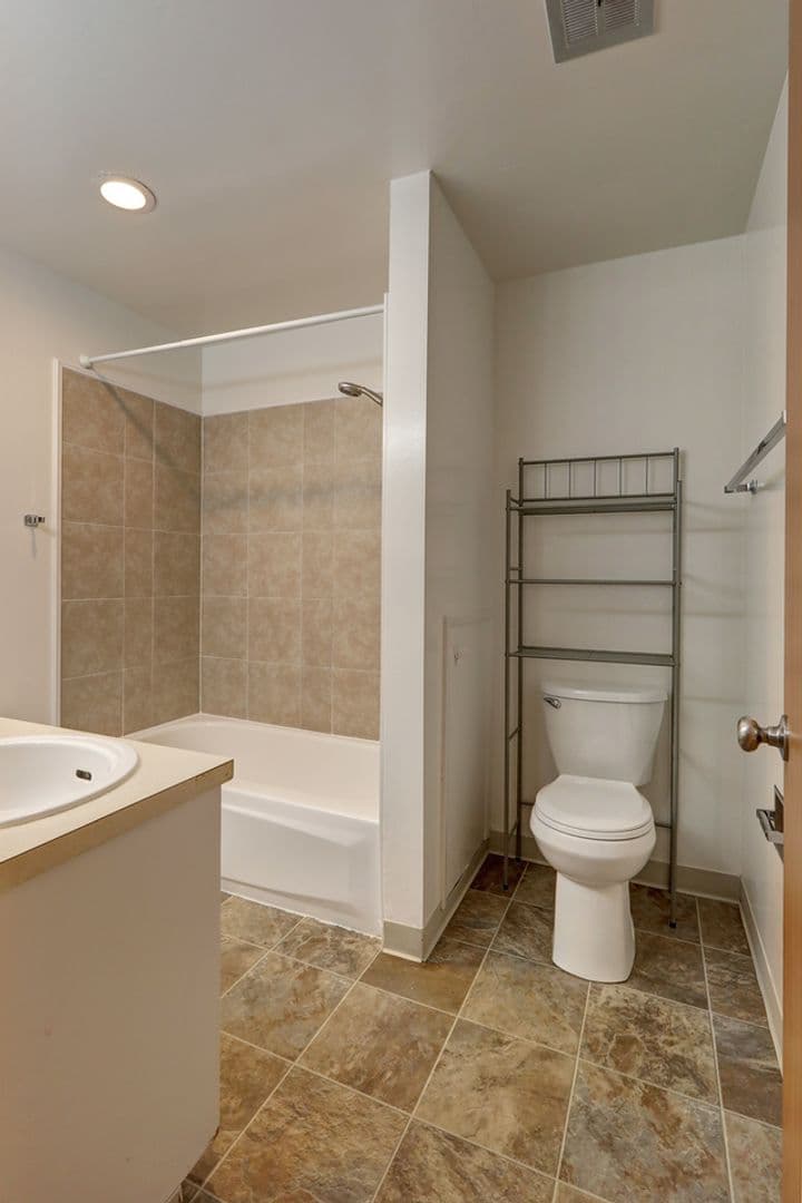 Burien Apartment: 15621 4th Ave S