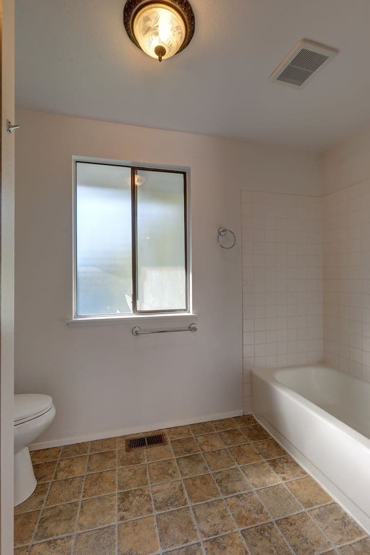 Federal Way House: 2739 SW 347th Place