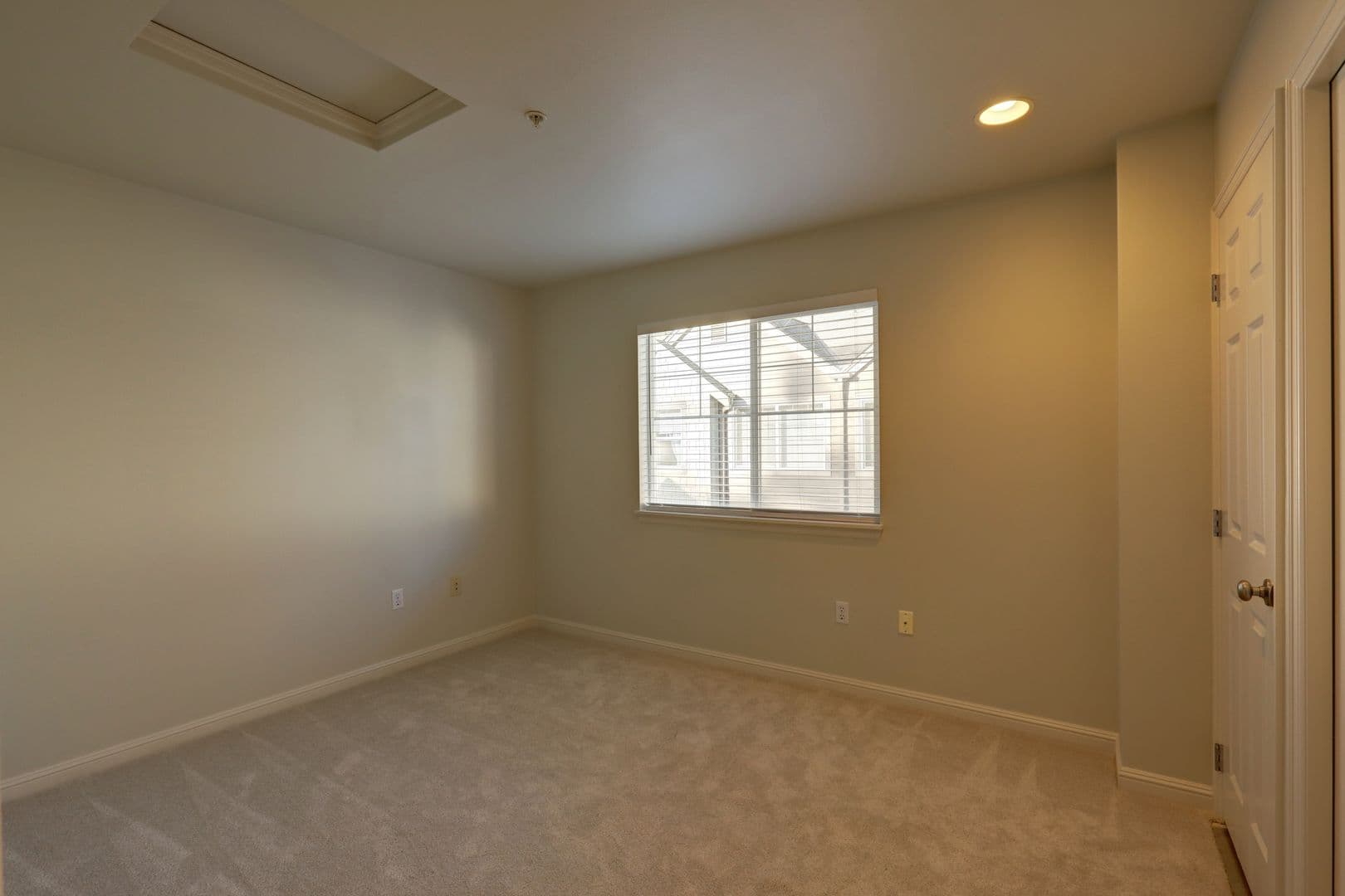 Kirkland House: 9223 122nd CT NE #E137