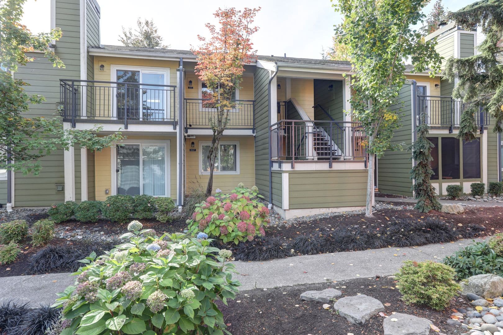 Bellevue House: 12607 SE 41st Place Unit #H207