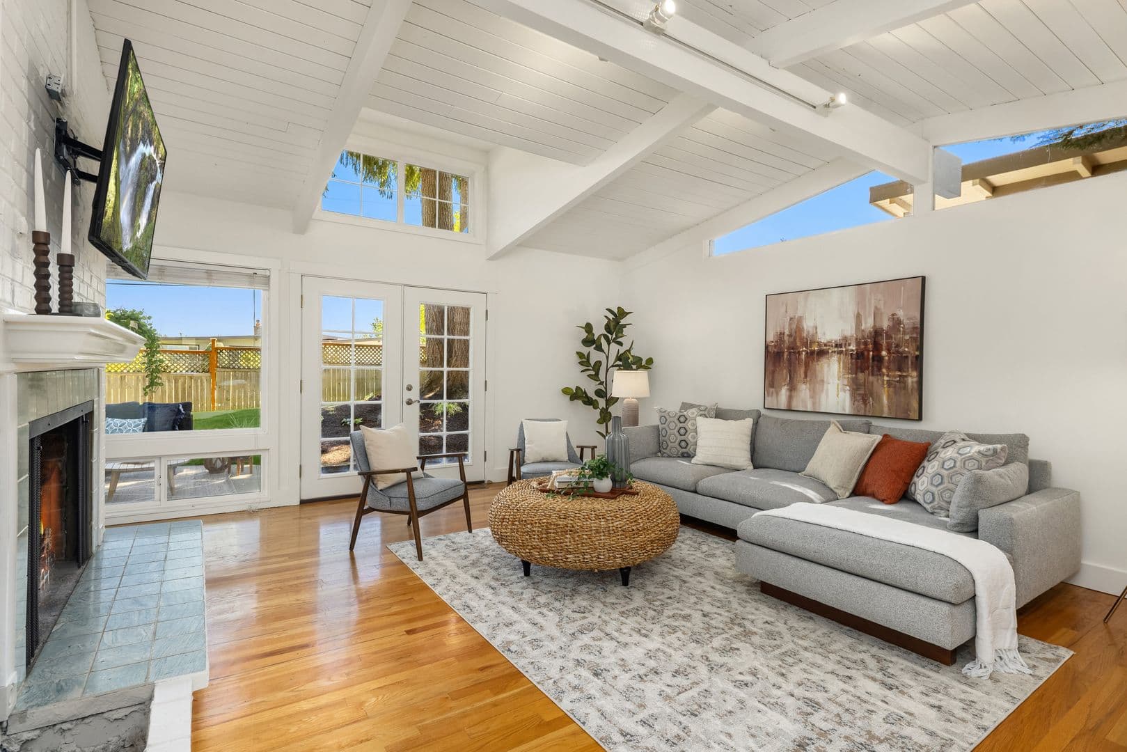 Bellevue House: 11059 SE 31st St