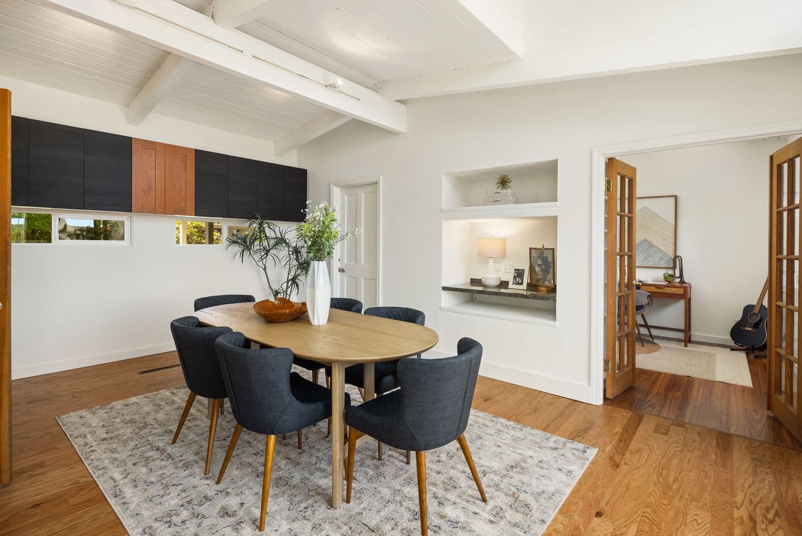 Bellevue House: 11059 SE 31st St