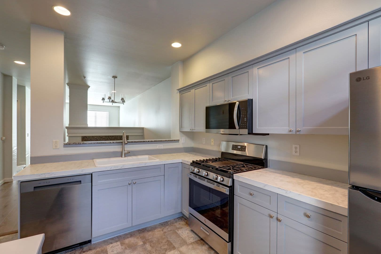 Kirkland House: 9223 122nd CT NE #E137
