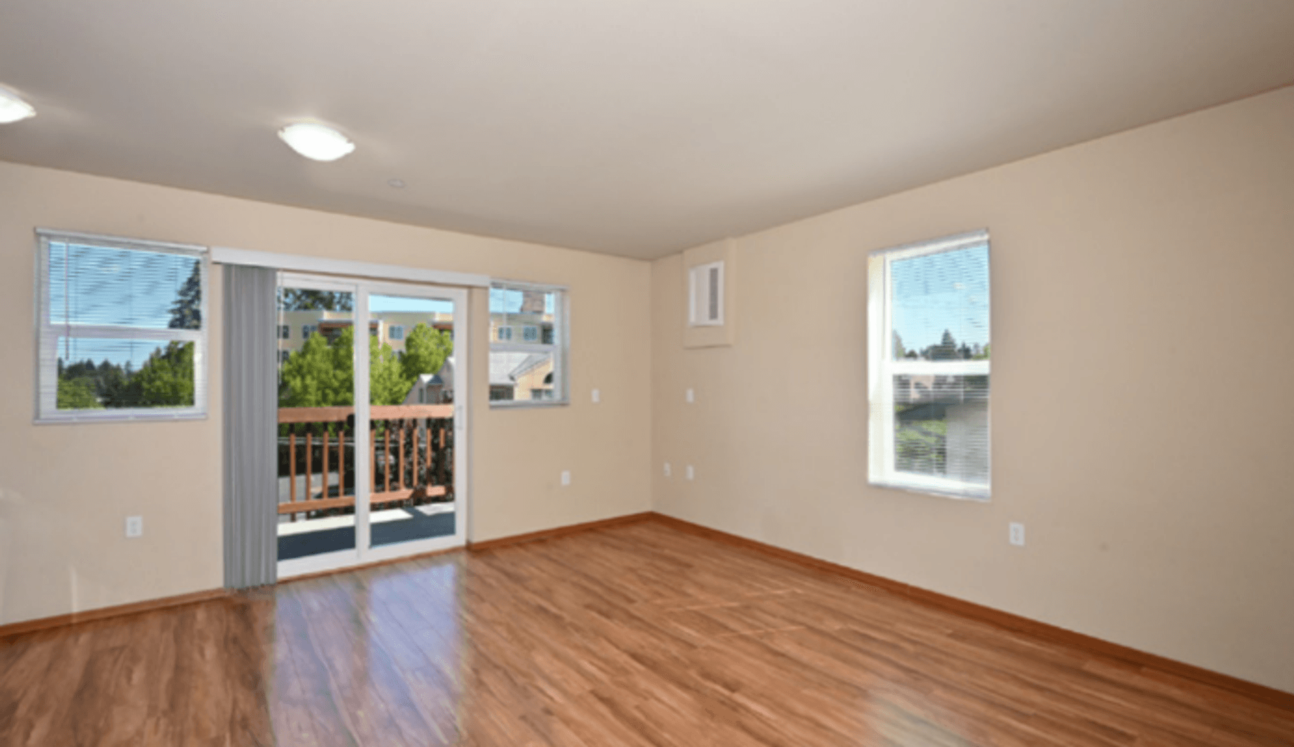 Burien Apartment: 12210 Ambaum Blvd SW