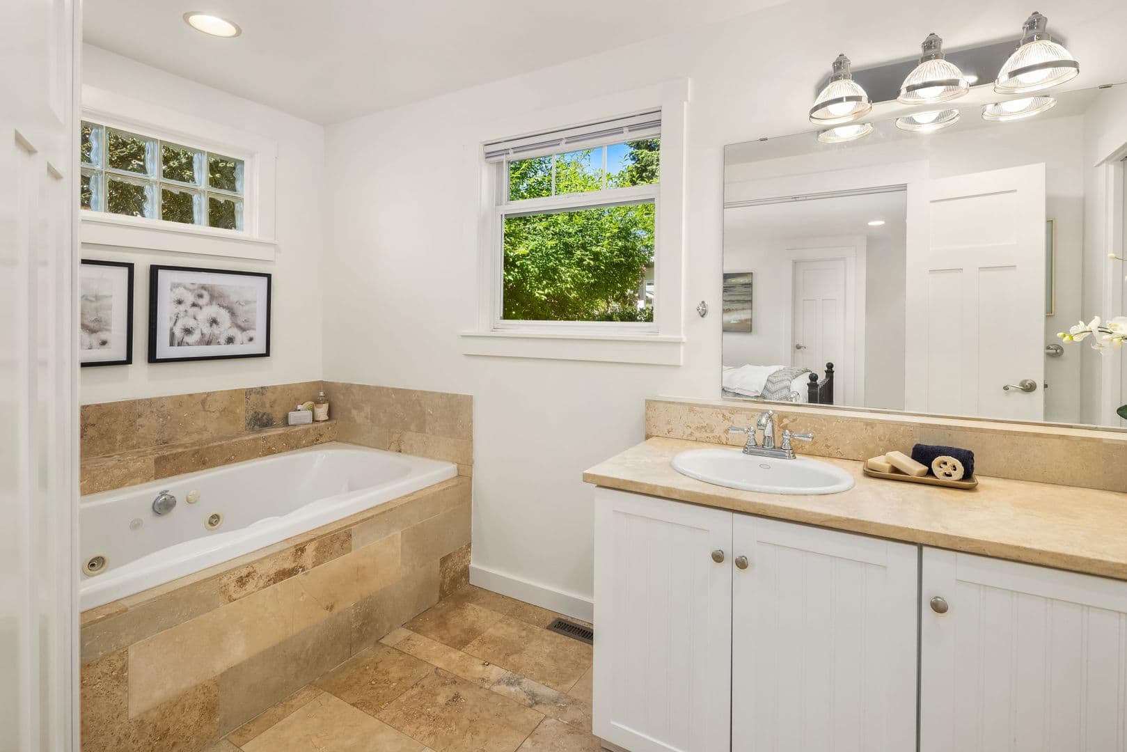 Bellevue House: 11059 SE 31st St
