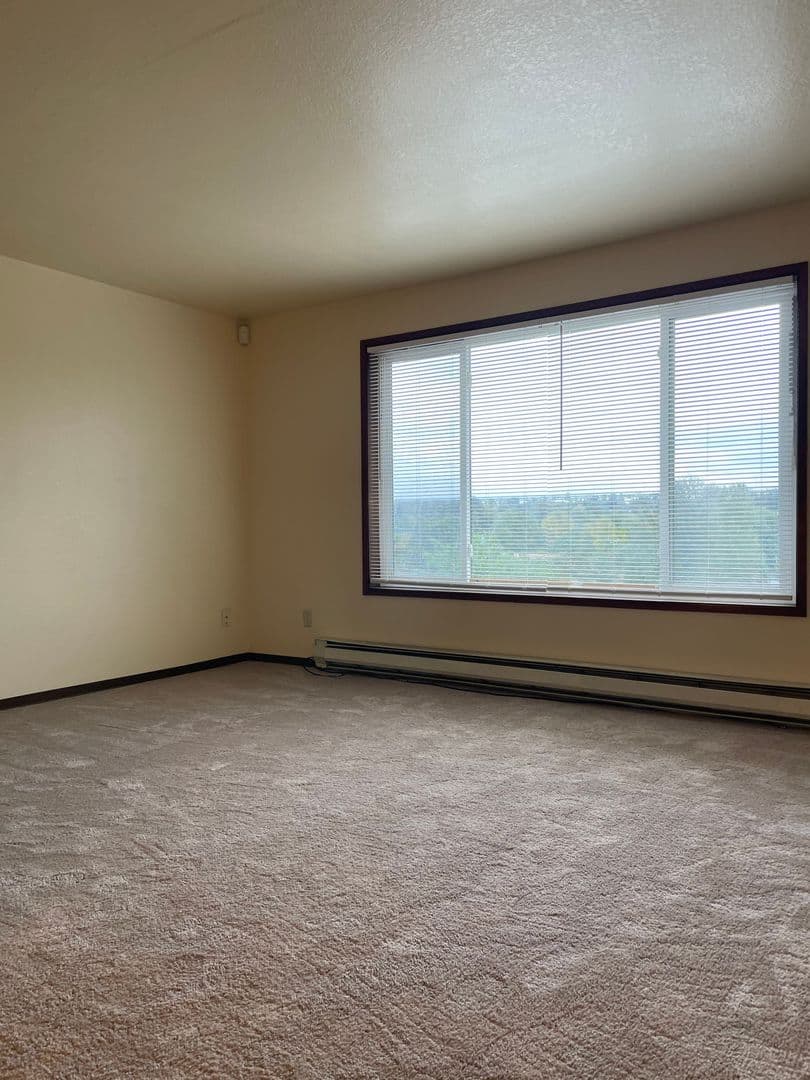 Burien Apartment: 15043 8th Ave S
