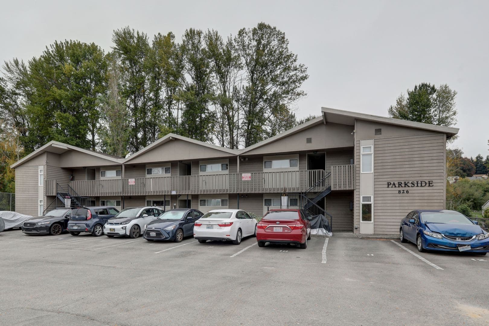 Kent Apartment: 826 Woodford Ave N