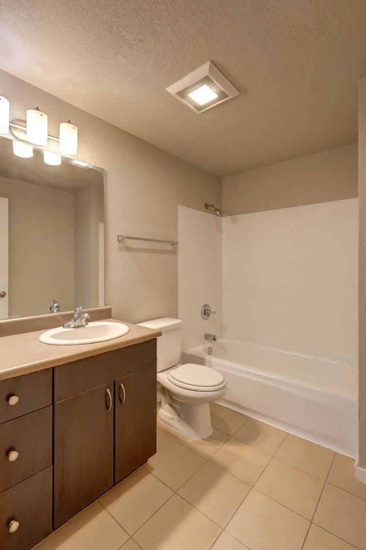 Bellevue House: 12607 SE 41st Place Unit #H207