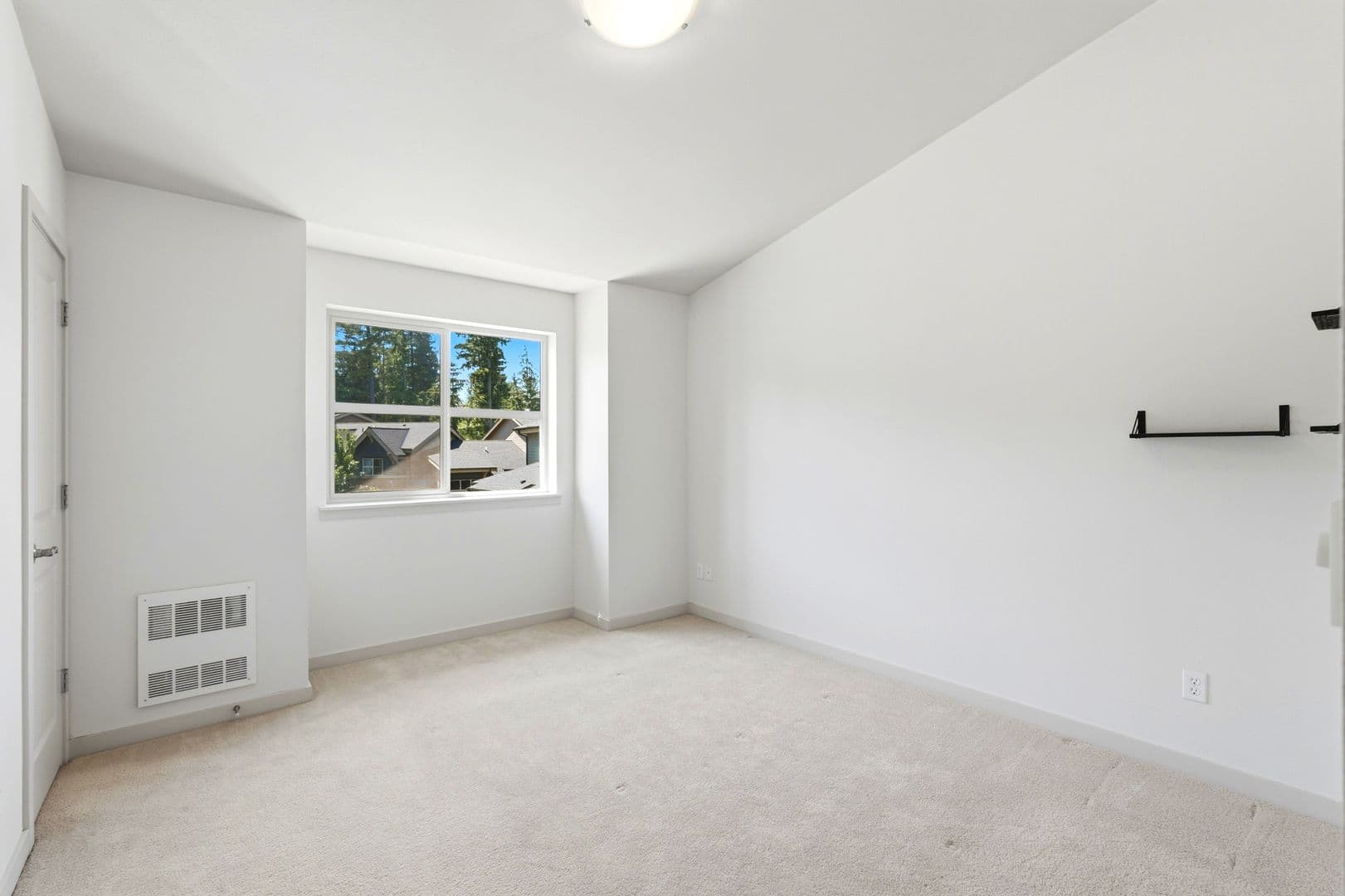Mukilteo House: 4846 Pointes Dr