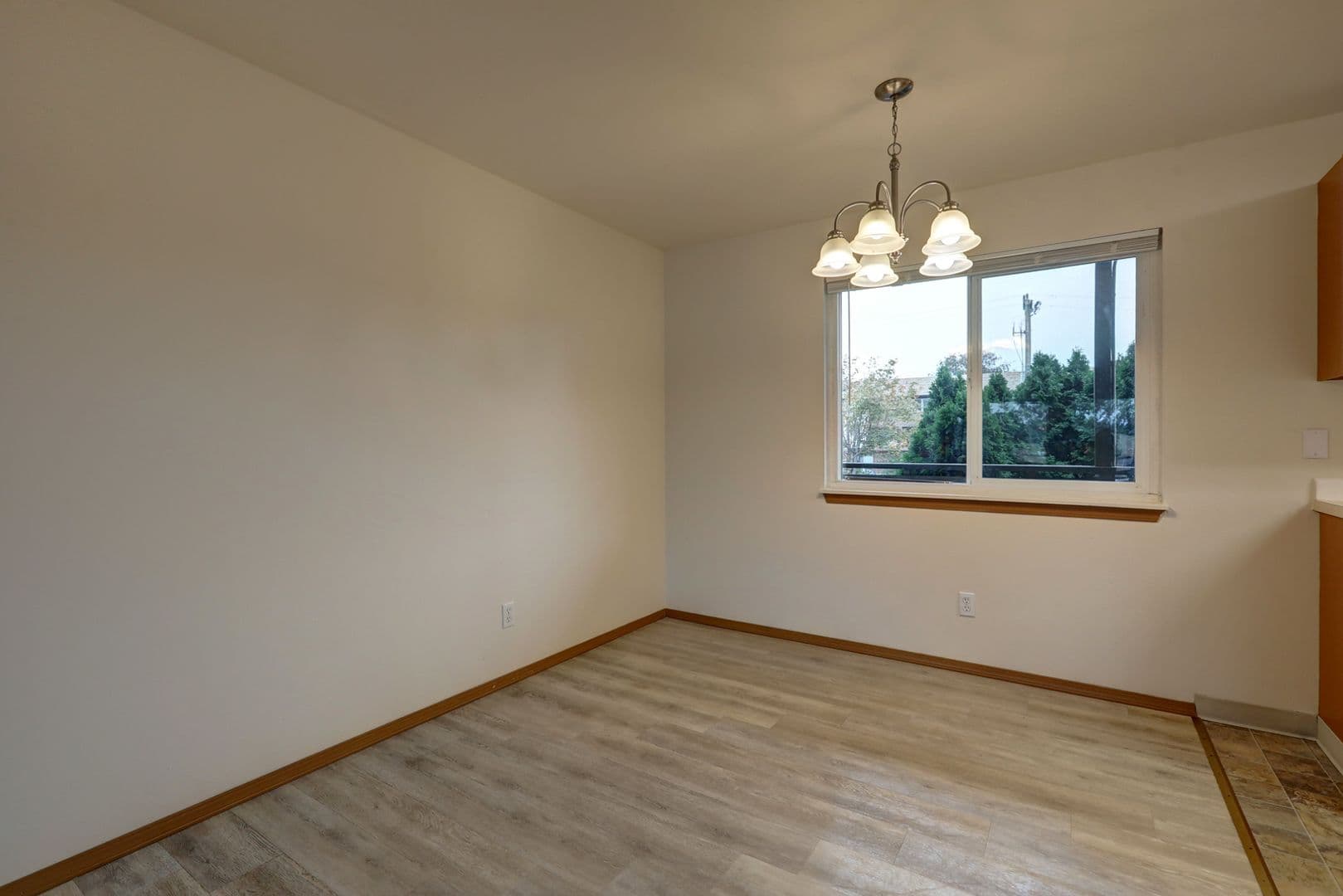 Burien Apartment: 15621 4th Ave S