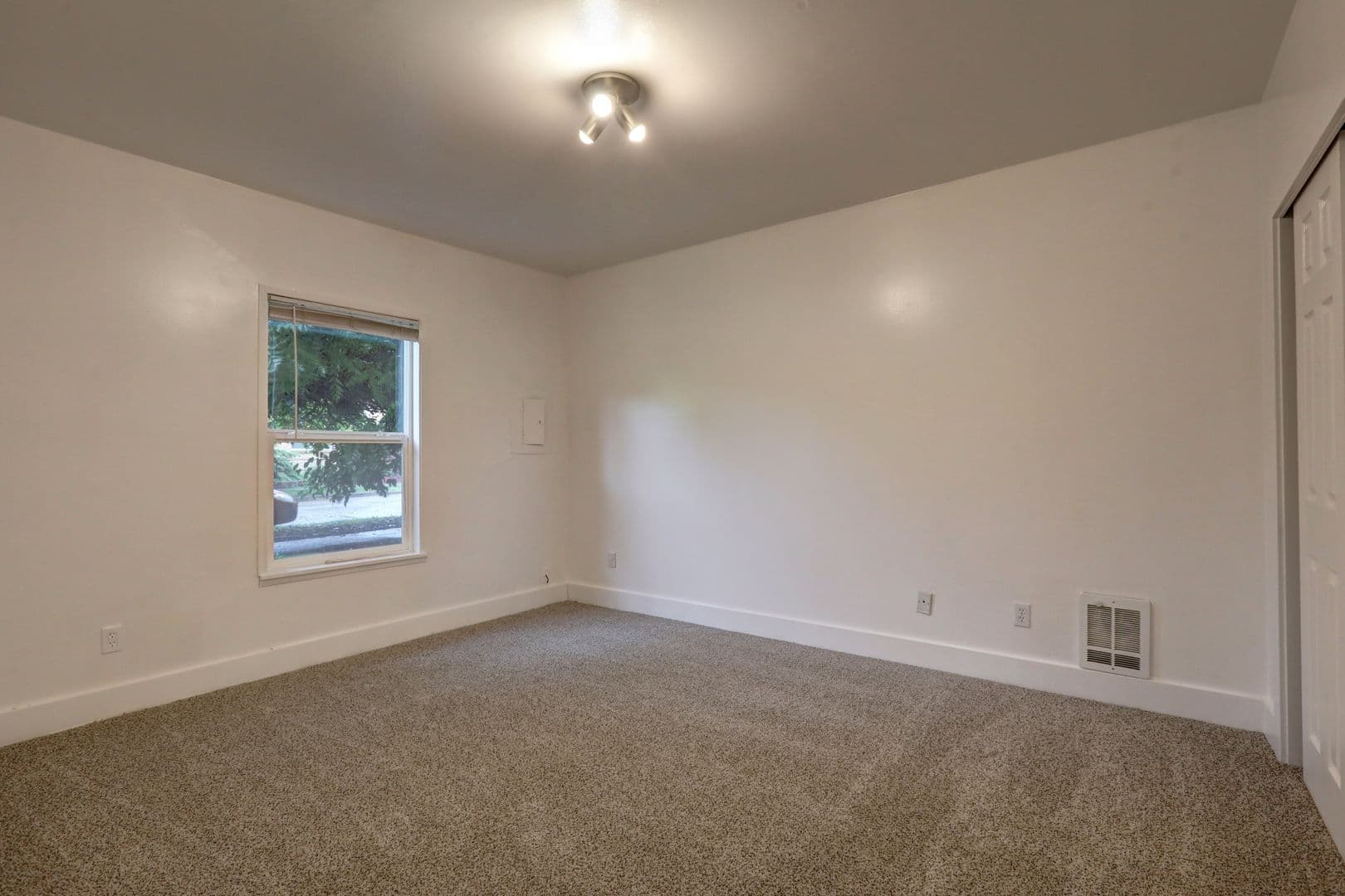 Seattle Apartment: 805 S Donovan Street