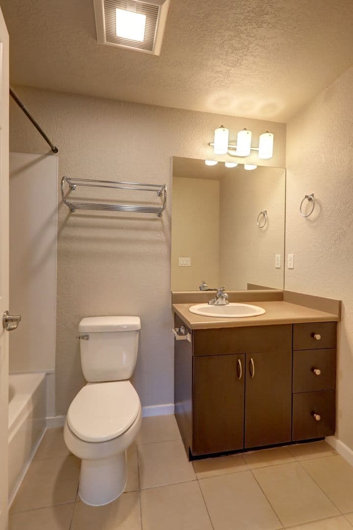 Bellevue House: 12607 SE 41st Place Unit #H207