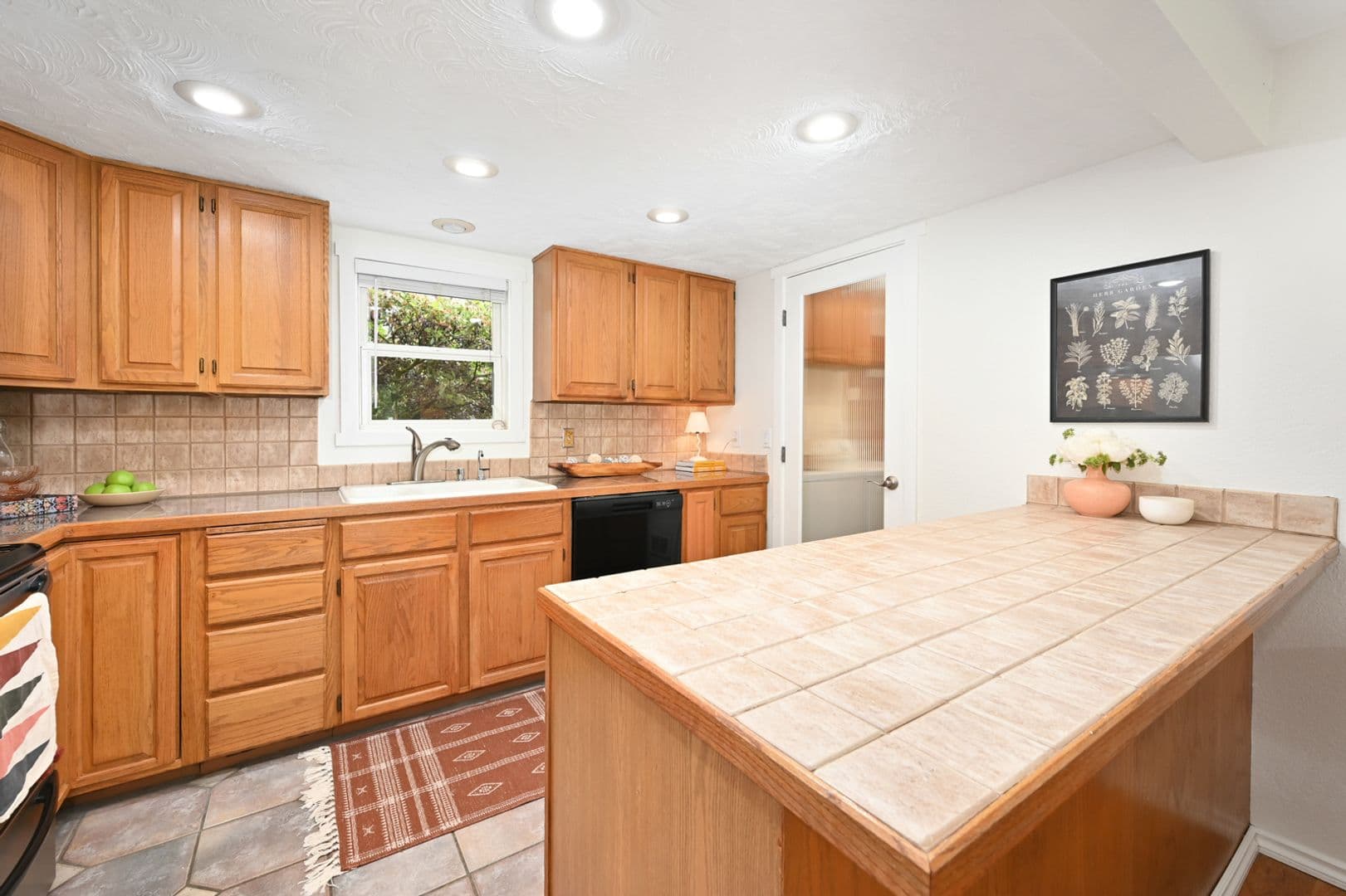Redmond House: 13804 Redmond Way